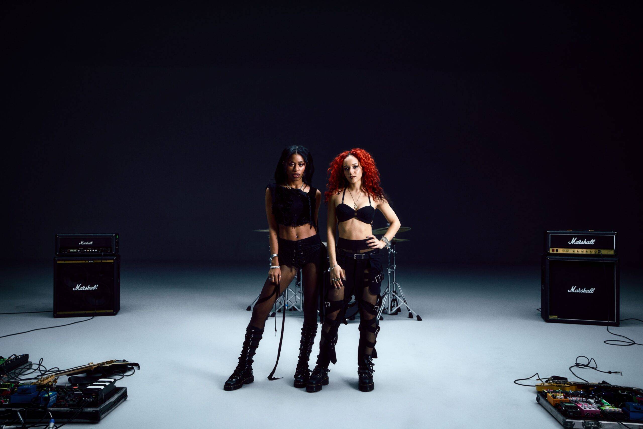 Nova Twins, revelação do rock britânico, estreia no Brasil com shows no Rock In Rio e São Paulo Nova Twins, revelação do rock britânico, estreia no Brasil com shows no Rock In Rio e São Paulo