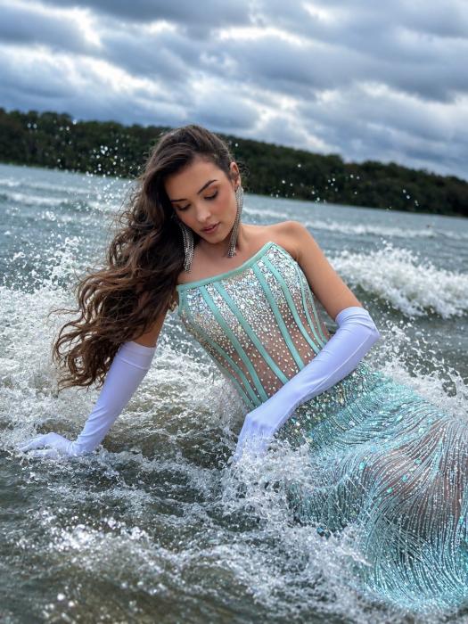 De Itaipulândia: Tawane Letícia Corrêa embarca rumo ao Miss Cosmo Brasil