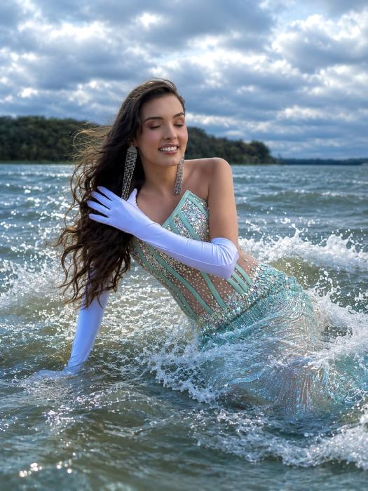 De Itaipulândia: Tawane Letícia Corrêa embarca rumo ao Miss Cosmo Brasil