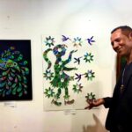 Adriano Camargo transforma CDs em arte e ganha espaço no cenário contemporâneo