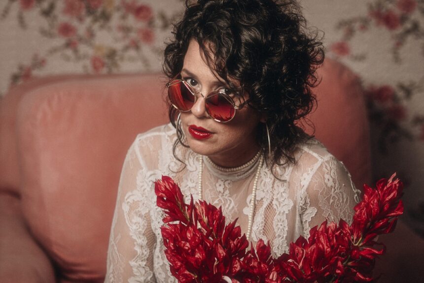 Cantora e compositora potiguar Ângela Castro lança o single “Brigadeiro Cafuné” e é primeira entrevistada de videocast Cantora e compositora potiguar Ângela Castro lança o single “Brigadeiro Cafuné” e é primeira entrevistada de videocast