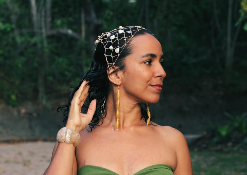 Cantora e compositora potiguar Cinthia lança o single “Prejuízo” com participação de Sarah Oliver e antecipa o EP “Imersa”