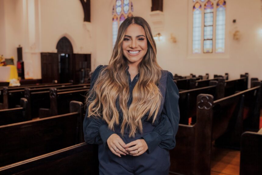 Gabriela Rocha atinge 10 milhões de inscritos no YouTube e se torna a maior artista cristã do mundo na plataforma