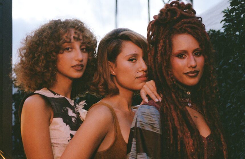 RAYE lança clipe de “Joy.” ao lado das irmãs Amma e Absolutely RAYE lança clipe de “Joy.” ao lado das irmãs Amma e Absolutely