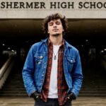 Viral aos 13 anos com “Carioca Girls”, Max Lewis se transporta para o filme “Clube dos 5” em novo videoclipe gerado por IA