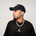 Sos lança single que questiona a busca por números, status e validação na indústria musical