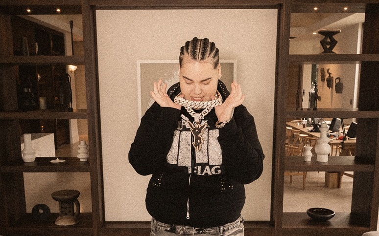 Fenômeno do reggaeton, FloyyMenor celebra raízes urbanas no EP Off The Planet