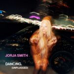 Em turnê pelo Brasil, Jorja Smith lança versão acústica de “Dancing”