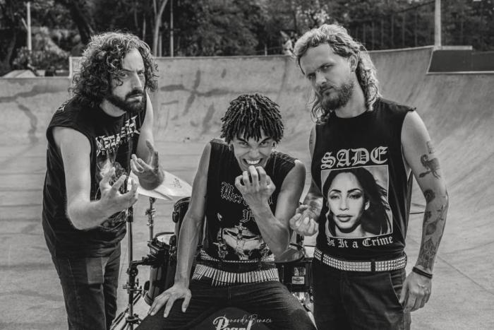 Forget Everything transforma conflitos e excessos em ‘Disgrace In My Fate’, seu álbum de estreia