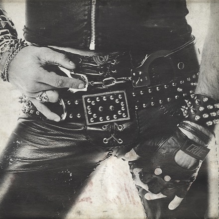 Mötley Crüe celebra 45 anos do lendário Too Fast For Love com faixas inéditas