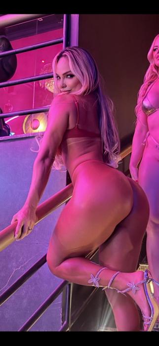 Rayane Melgaço conquista a passarela do Miss Bumbum Brasil com look ousado