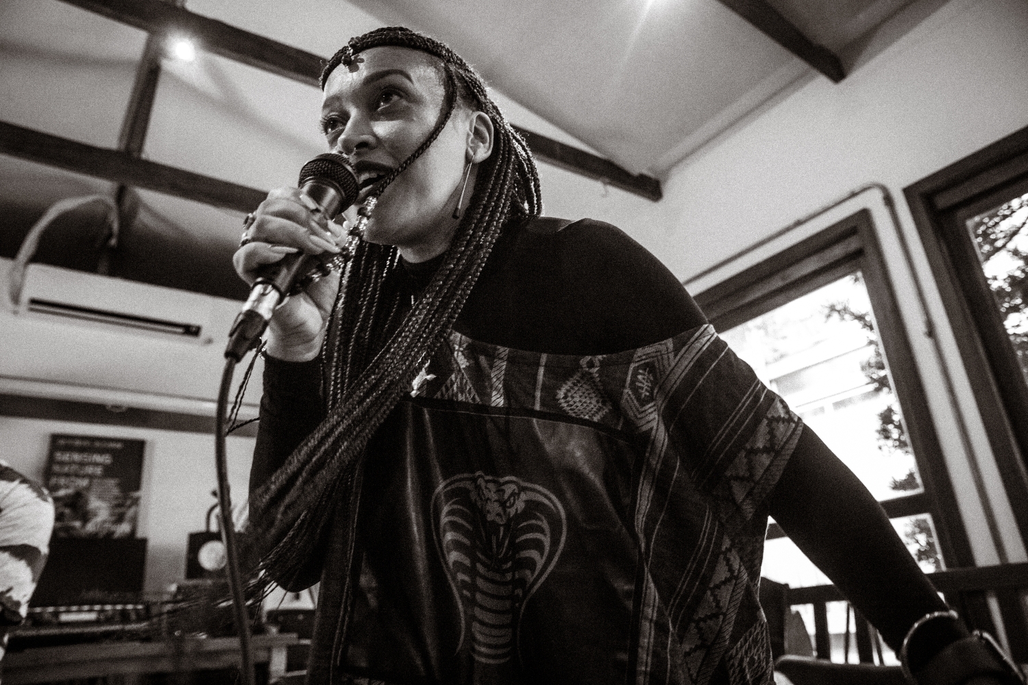 Em “Marias”, Sarahysha transforma feminino, ancestralidade e Maria Padilha em música