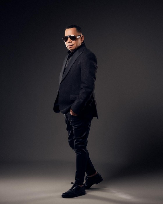 Joe Veras vuelve a conquistar el corazón de la bachata con “Aunque Sea Un Café”