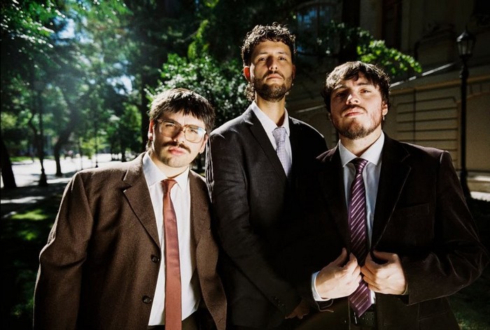 Rockaxis y Disquería Chilena presentan a Estoy Bien en Ciclo Emerge