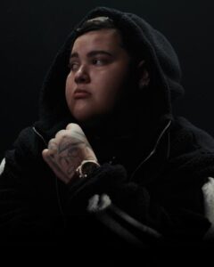 FloyyMenor: El artista chileno que domina la música latina