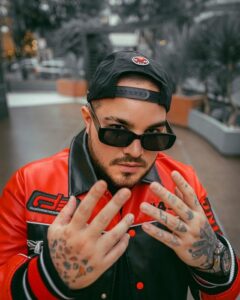 J Louis y DJ Gangsta deslumbran con “Guayoyo”, el merengueton romántico que revive el amor de antes