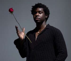 Reyner: Un disco de amor y honestidad que enfrenta el ego y la conciencia humana