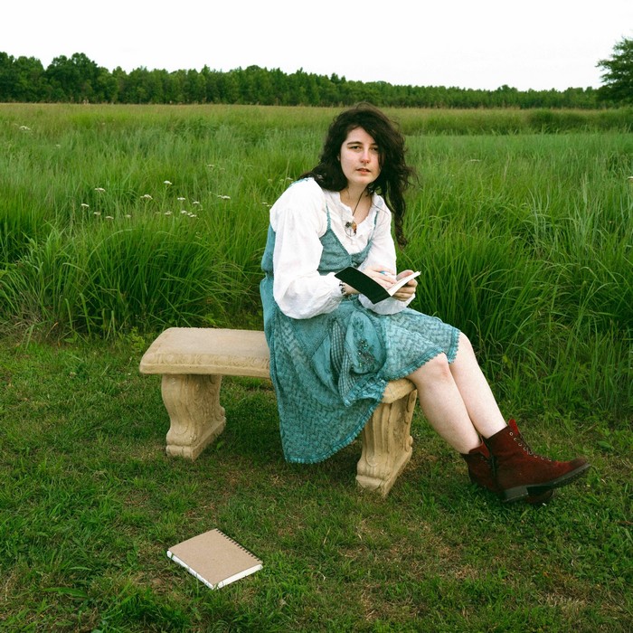 Madds Buckley transforma el fandom en fenómeno global con su nuevo sencillo “Tomes and Tombstones”