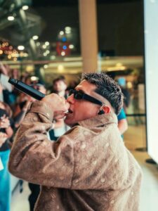 Lenny Tavárez anuncia su nuevo álbum “8” en encuentro íntimo con fans y la industria