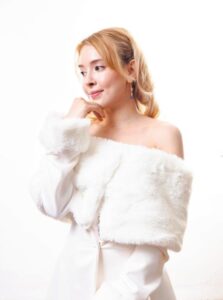 Sandra Fes vuelve a las baladas con “Por favor”, una dolorosa segunda oportunidad