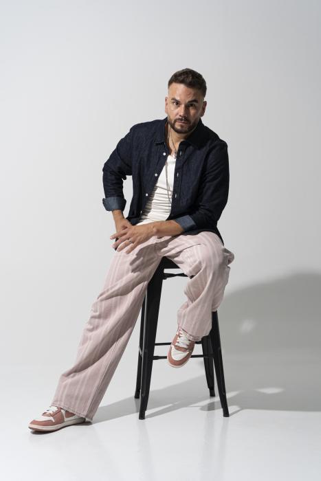 Luccas Rivera lanza “Quédate” y abre una nueva etapa musical